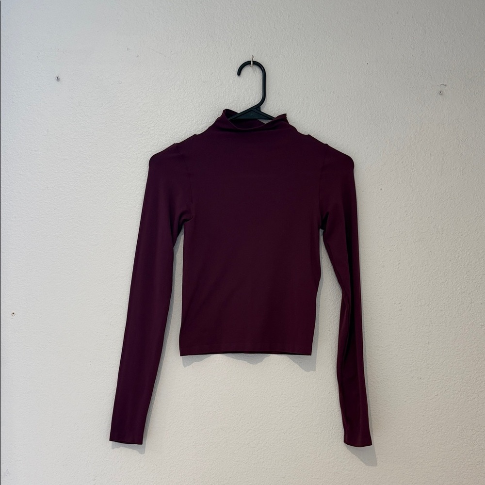 SKIMS Soft Smoothing Seamless Long Sleeve Turtleneck Top Sz Small in Magenta